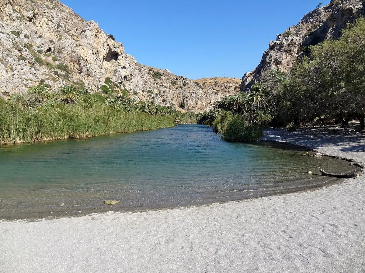 La lagune d’eau douce de Preveli, entre sable et roseaux