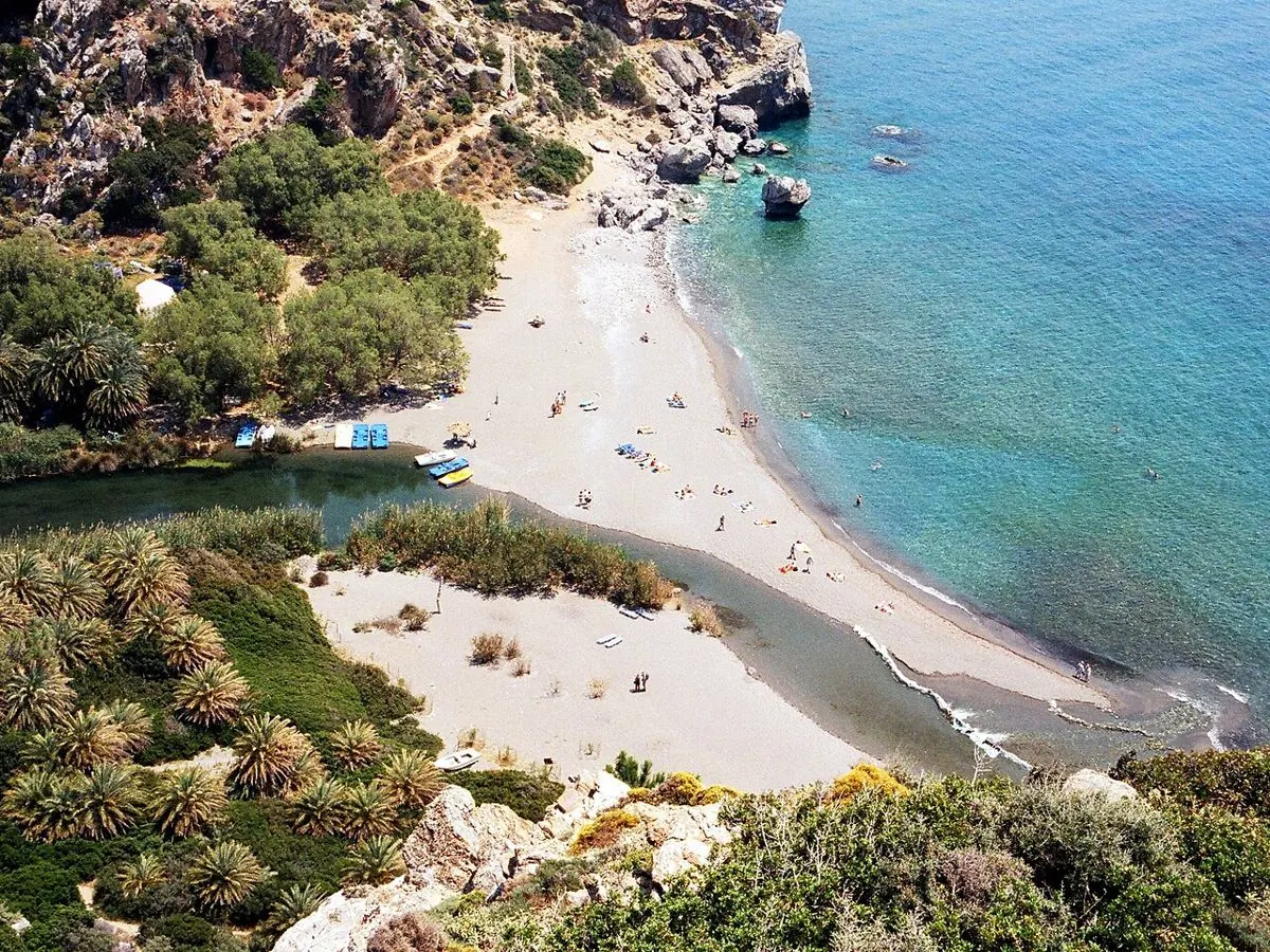 La plage de Preveli et la rivière vues d’en haut