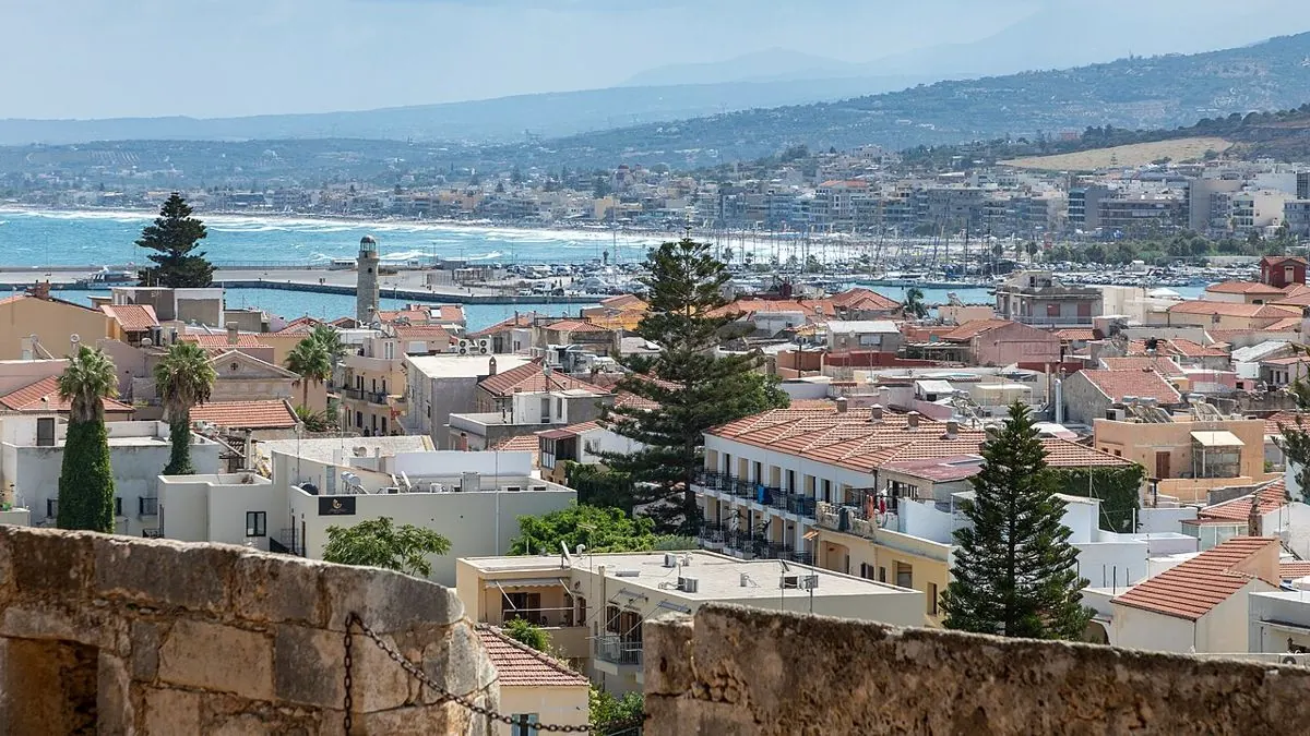 Vue sur Réthymnon et la mer depuis la Fortezza