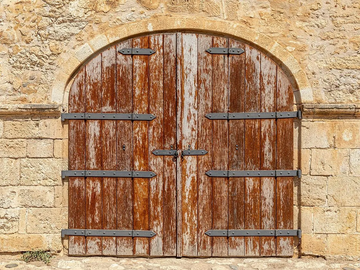 Porte voûtée à l’intérieur de la Fortezza de Réthymnon